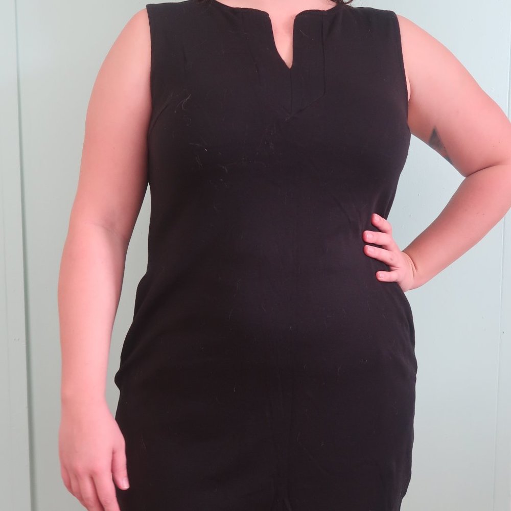 Size L New York and Company Black relaxed fit dress 100% cotton with pockets